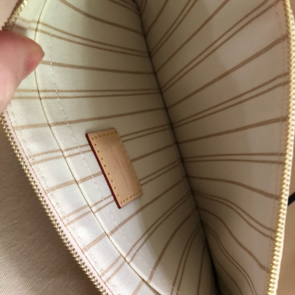 ♥️SOLD♥️Louis Vuitton MM Damier Azure Pouchette - Picture 8 of 8